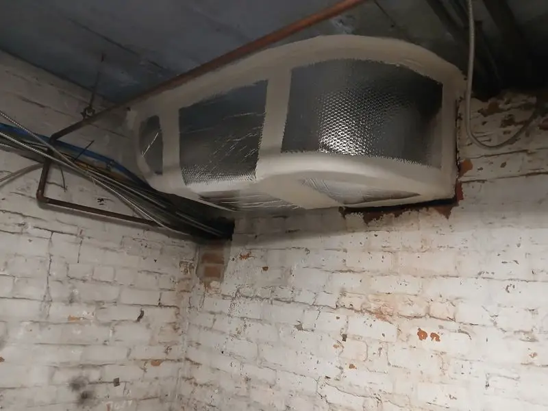 Wrapped and supported duct run in a crawl space near Savannah