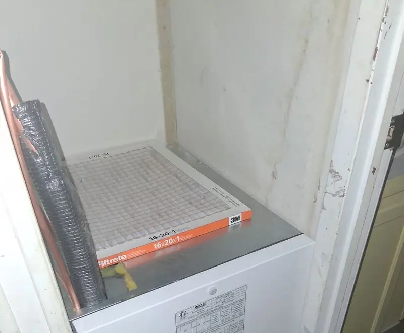 Filter rack mounted at the return of an air handler